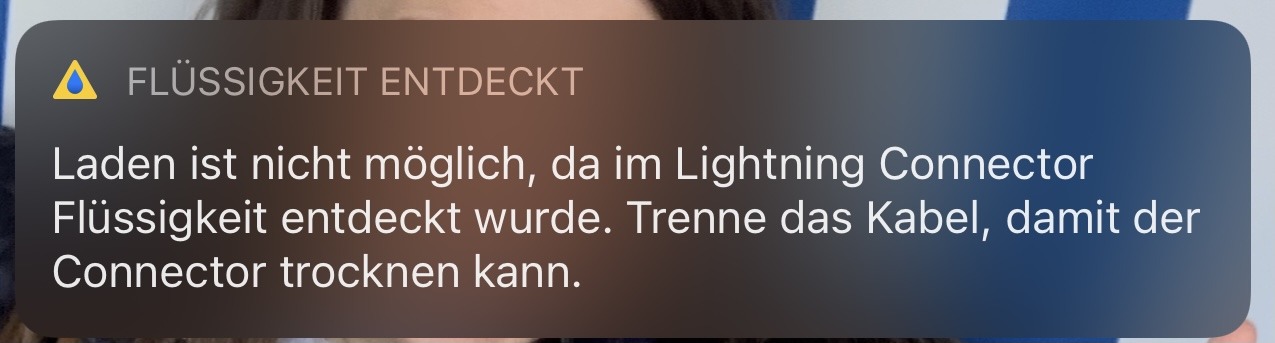 iPhone Laden wegen Flüssigkeit im Lightning Connector nicht möglich