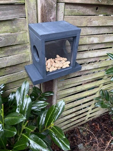 Eichhörnchen Futterhaus selbst bauen